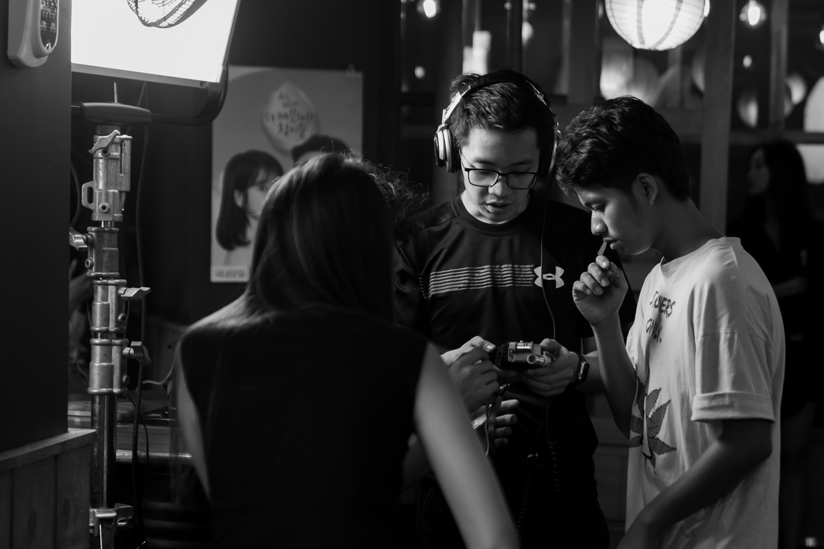 Sharing discoveries - Photo by Justin Min
